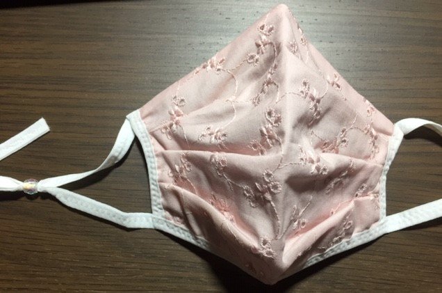 サイズ調整するためのビーズ付きです