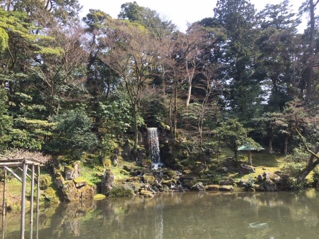 兼六園の瓢池と翠滝