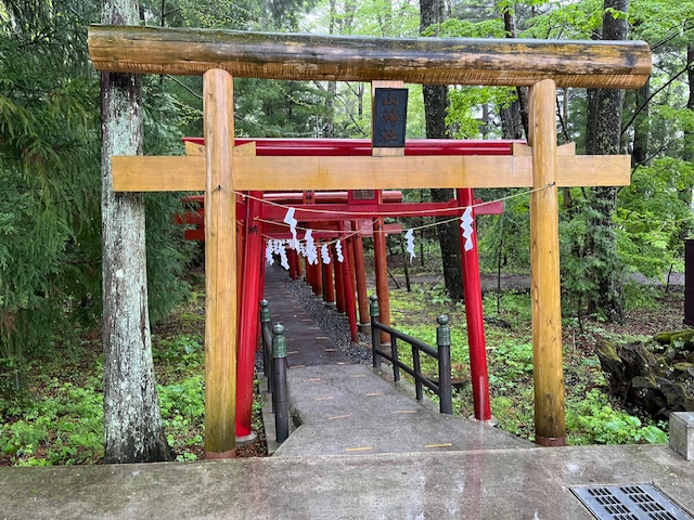 新屋山神社の鳥居